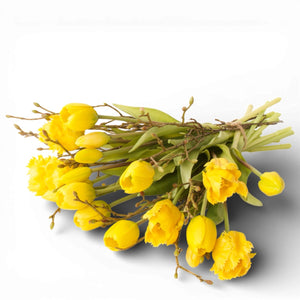 Liggend boeket van gele kunsttulpen en parkiettulpen gebonden met Tillia - WinQ