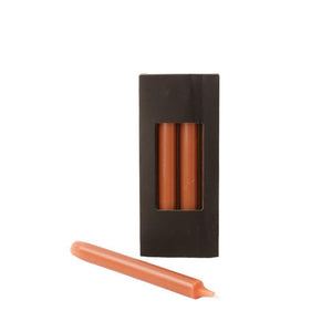 zwart doosje met 4 kandelaar kaarsen in terra  2,1x20cm met losse kaars ervoor