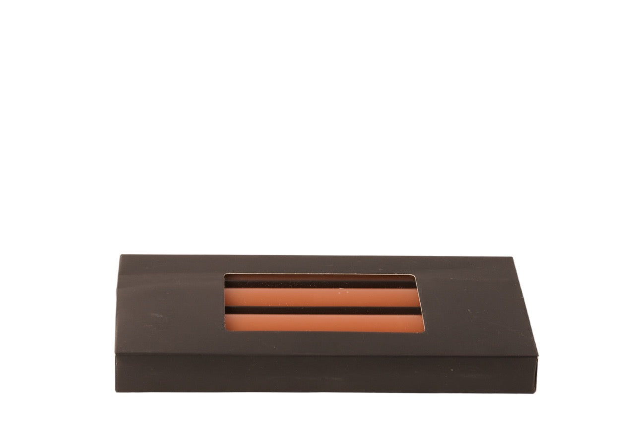 zwart doosje met 4 kandelaar kaarsen in terra  2,1x20cm