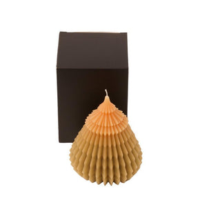 kerstboom kaars 14cm hoog licht groen/ oker met een zwarte doos