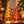 2 Glazen kerstbomen in 2 maten in de kleuren light pink en rood met brandende lampjes op batterijen op en sidetable - winq